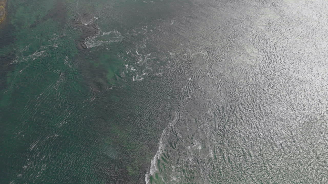 강한 흐름을 가진 북해 확대