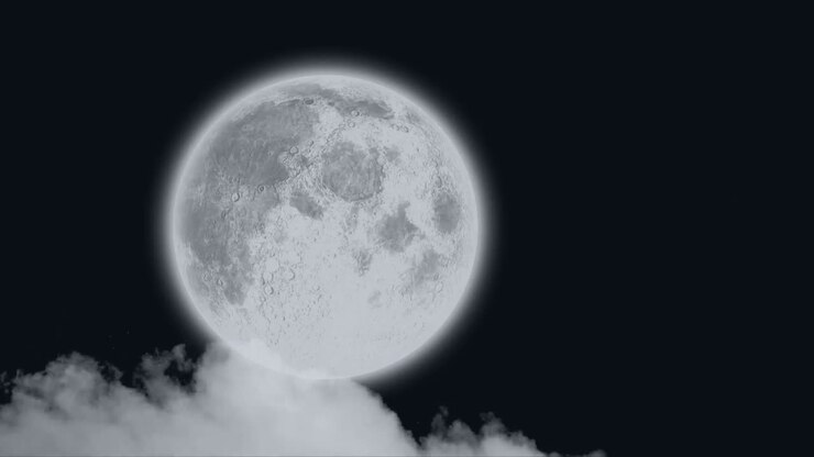 Lua cheia e nuvens