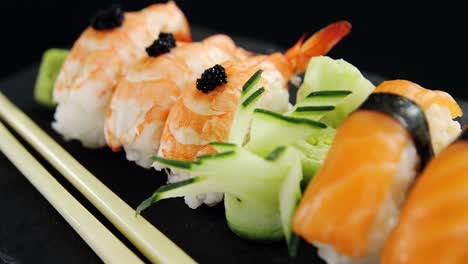 Sushi-Mit-Stäbchen