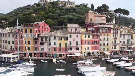 el pueblo de portofino, italia, por un avión no tripulado
