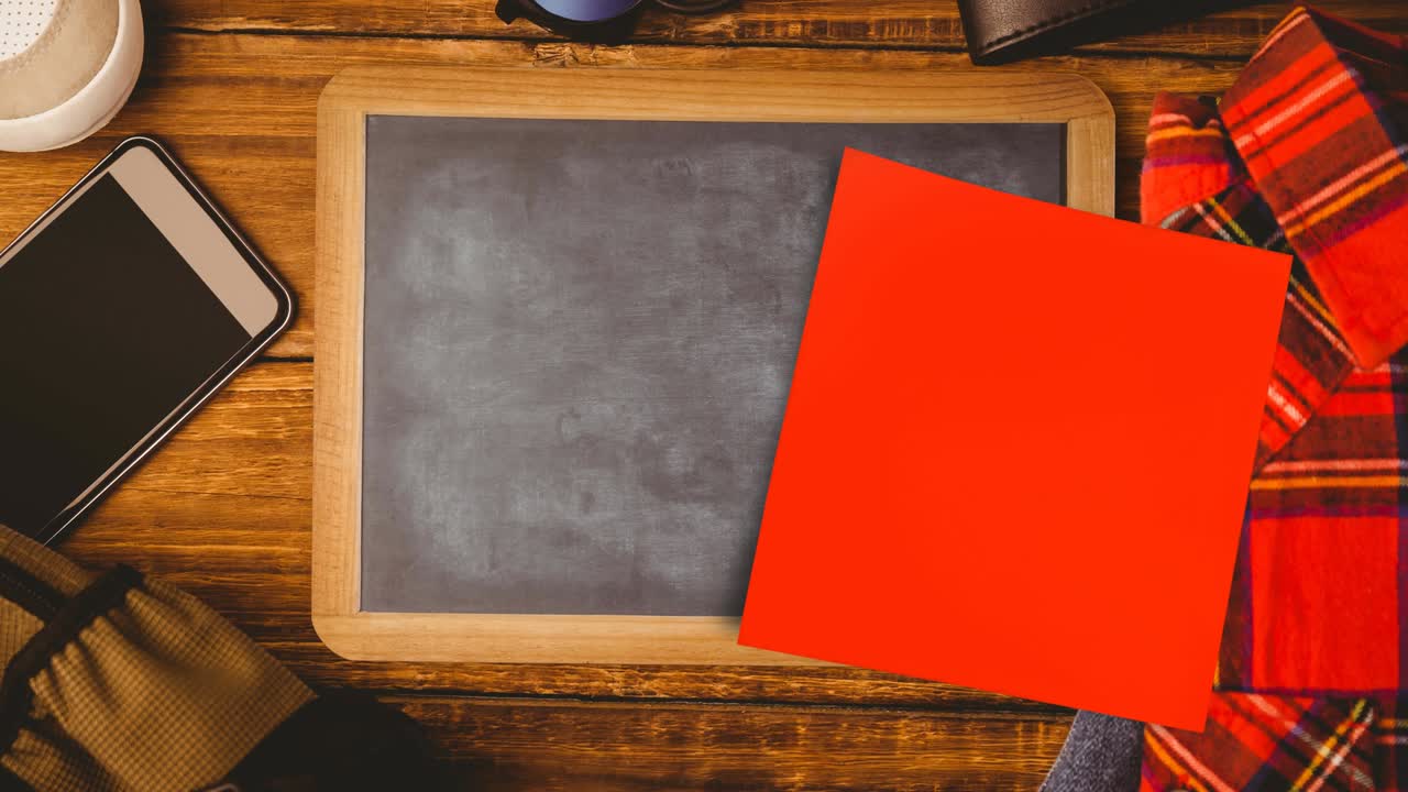 animación de nota de memorando con espacio de copia sobre la pizarra en el escritorio