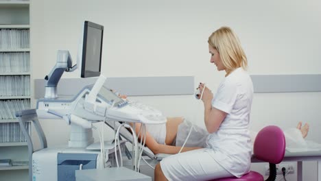 ultrasound examination of a pregnant woman