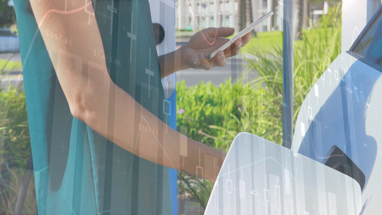 가스를 채우는 동안 문자 메시지를 보내는 여성 4k