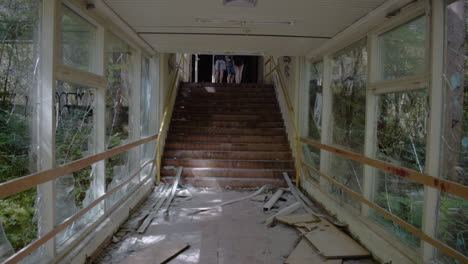 Destroyed-an-abandoned-Corridor-in-an-old-Building-in-Realtime