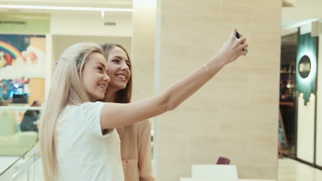 Girls Do The Selfie In Entertainment Shopping