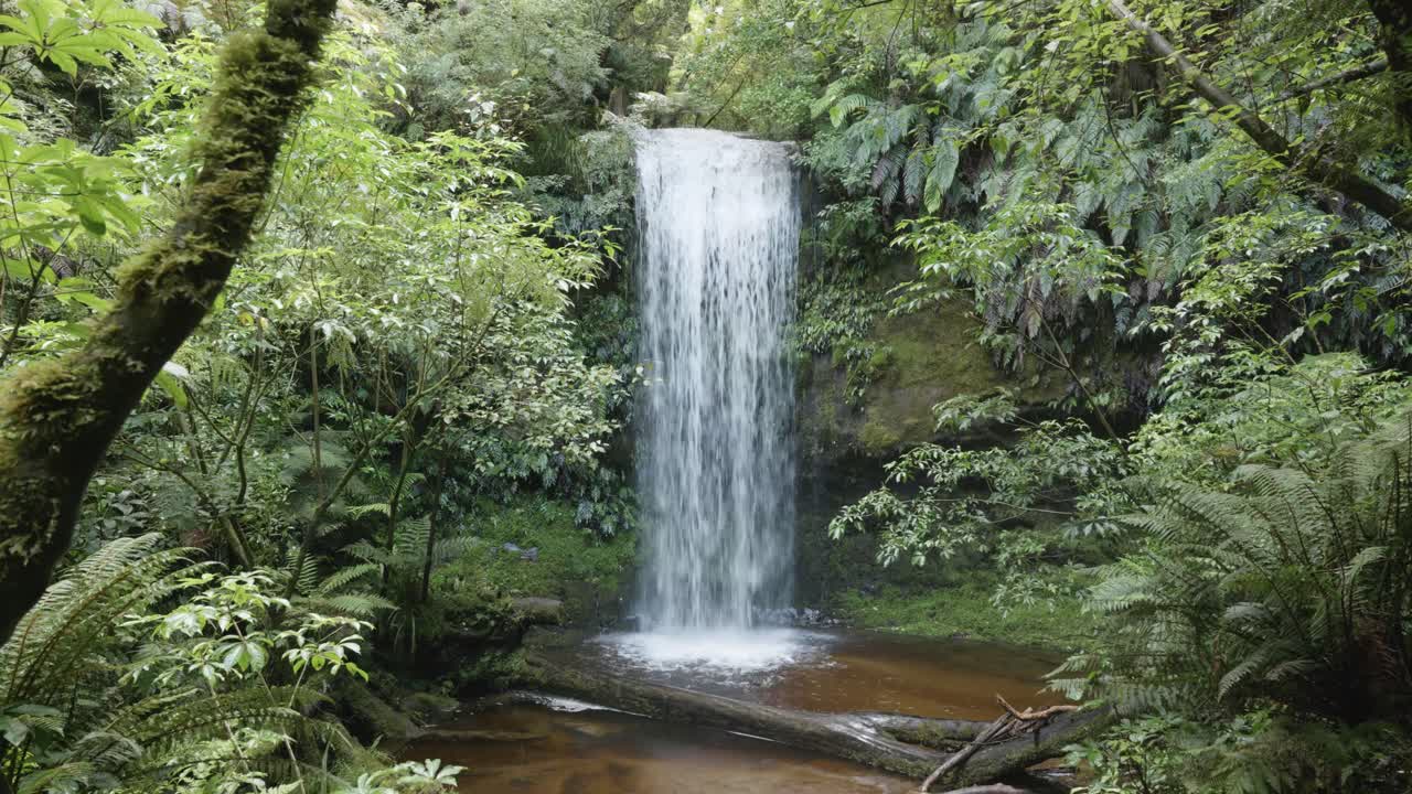las cataratas de koropuku en catlins, nueva zelanda