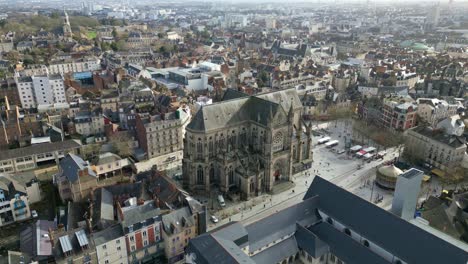 Basílica-Saint-Aubin-Y-Notre-Dame-De-Bonne-Nouvelle-En-La-Plaza-Place-Sainte-Anne,-Rennes-En-Francia