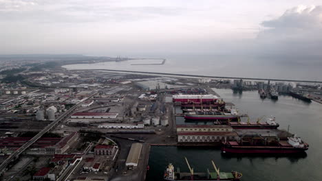 toma de drones de los astilleros de veracruz al amanecer