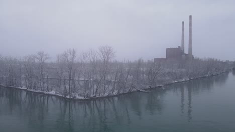 Planta-De-Energía-De-Carbón,-Siendo-Clausurada-Y-Derribada-Para-Reducir-Las-Emisiones-De-Co2-En-Detroit