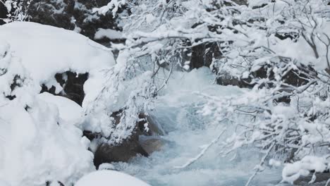 Spektakuläre-Aussicht-Auf-Die-Berge-Im-Winter