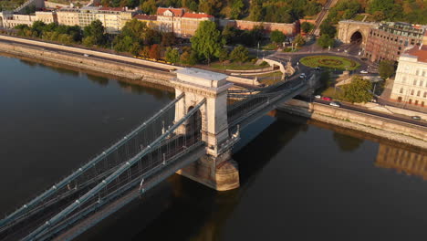 luftaufnahme der kettenbrücke und der stadt, budapest, ungarn