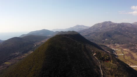 cordillera que delimita la frontera de los países de croacia y montenegro.