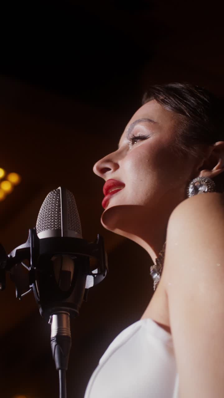Donna che canta