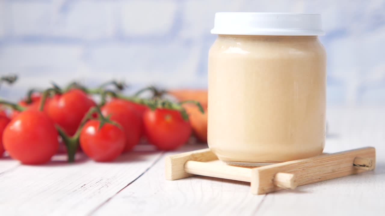 frasco de comida para bebés con verduras