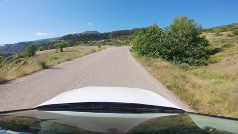 Conductor-Pov:-Viajar-Y-Conducir-Alrededor-De-Una-Curva-Hacia-Una-Carretera-De-Montaña-Recta-En-Peloponeso,-Achaia,-Grecia