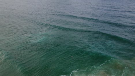 Sweeping-Seascape-With-Surfers-On-Burleigh-Heads-Beach-At-Summertime-In-Gold-Coast,-Queensland,-Australia