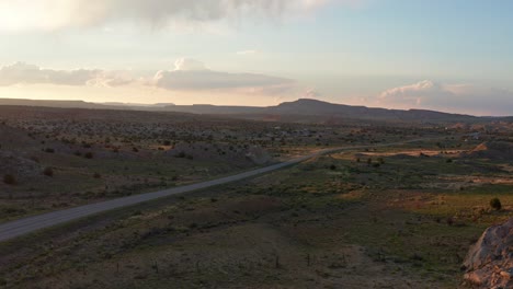 Aerial-drone-fast-fly-over-forward-shot-of-an-abandoned-torn-down-house-in-the-vast-wilderness-of-the-New-Mexico-Desert,-Albuquerque,-Southwest,-USA