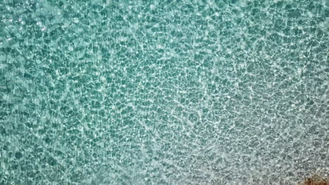 crystal clear water texture, the sun is reflecting the turquoise ocean softly