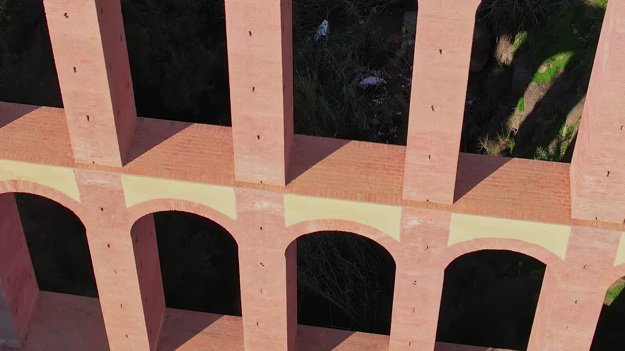 イーグル水道橋の建築的なアーチ