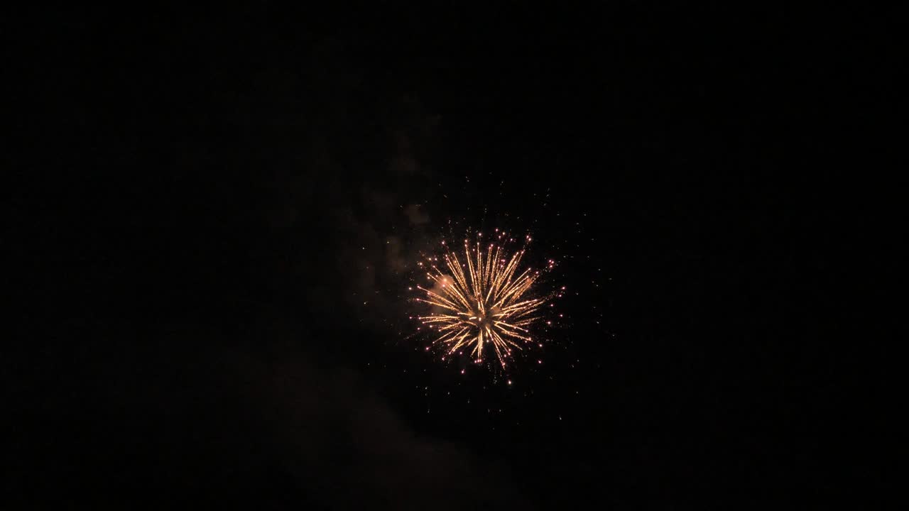 fireworks- 24 silver spherical explosions