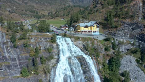 Cascata-del-Toce-falls-plummets-down-steep-cliff,-Val-Formazza,-Italy