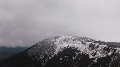 Clouds-over-the-mountain-timelapse-,-cloudy-weather