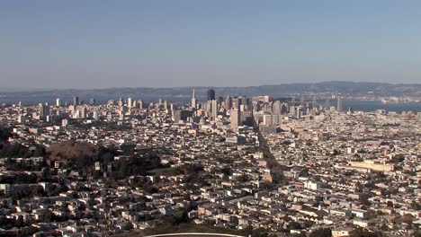 Tiro-Panorámico-De-San-Francisco-Filmado-Desde-Picos-Gemelos-1