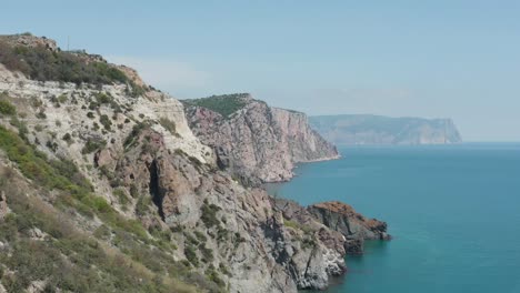 acantilados costeros y vista del océano