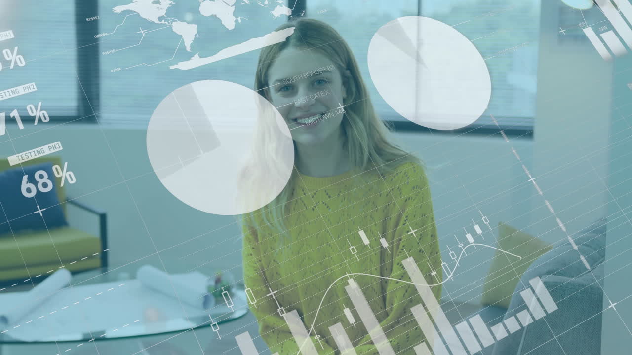 animación del procesamiento de datos financieros sobre una mujer de negocios caucásica en el cargo