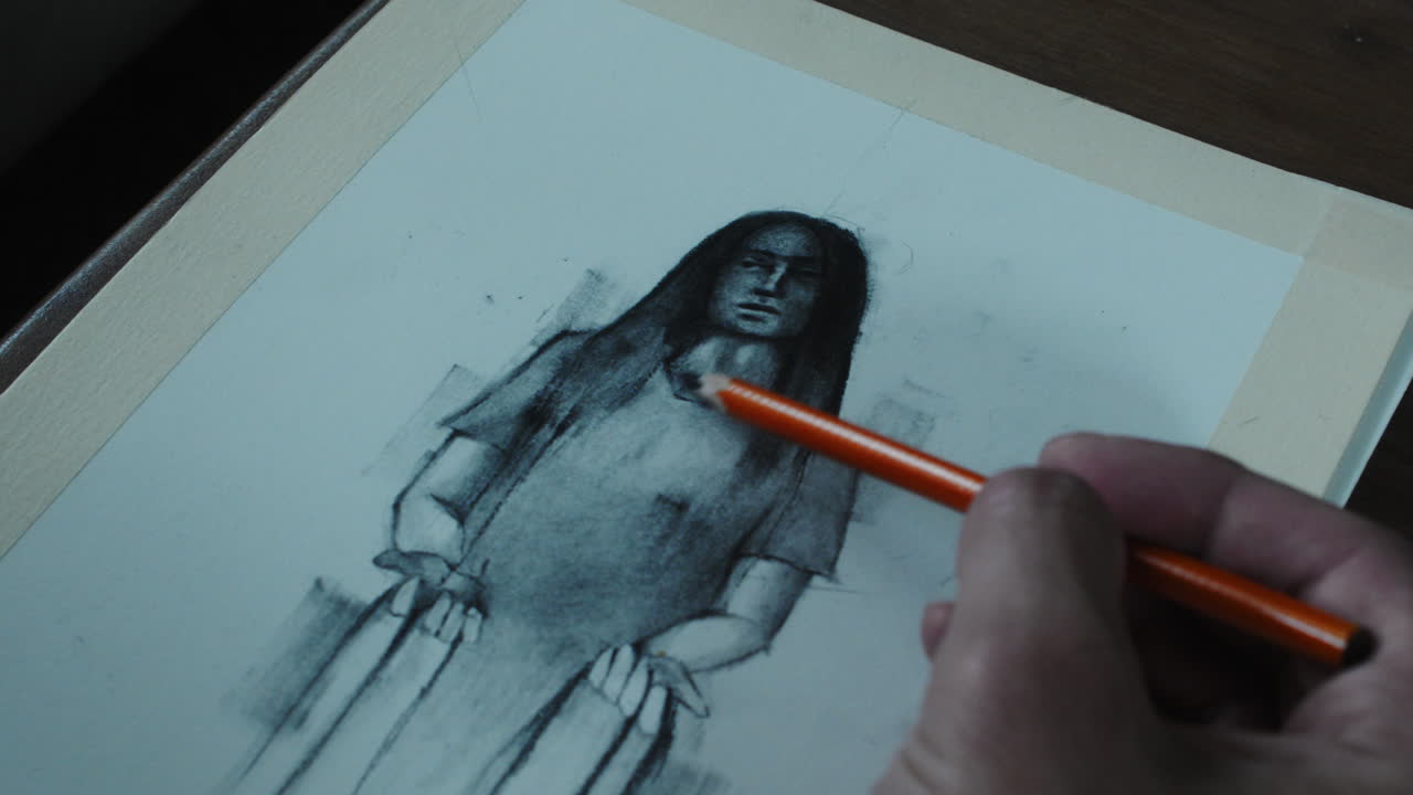 mano suavemente sombras en contornos a lo largo de los bordes del boceto artístico de mujer sombría sosteniendo arena