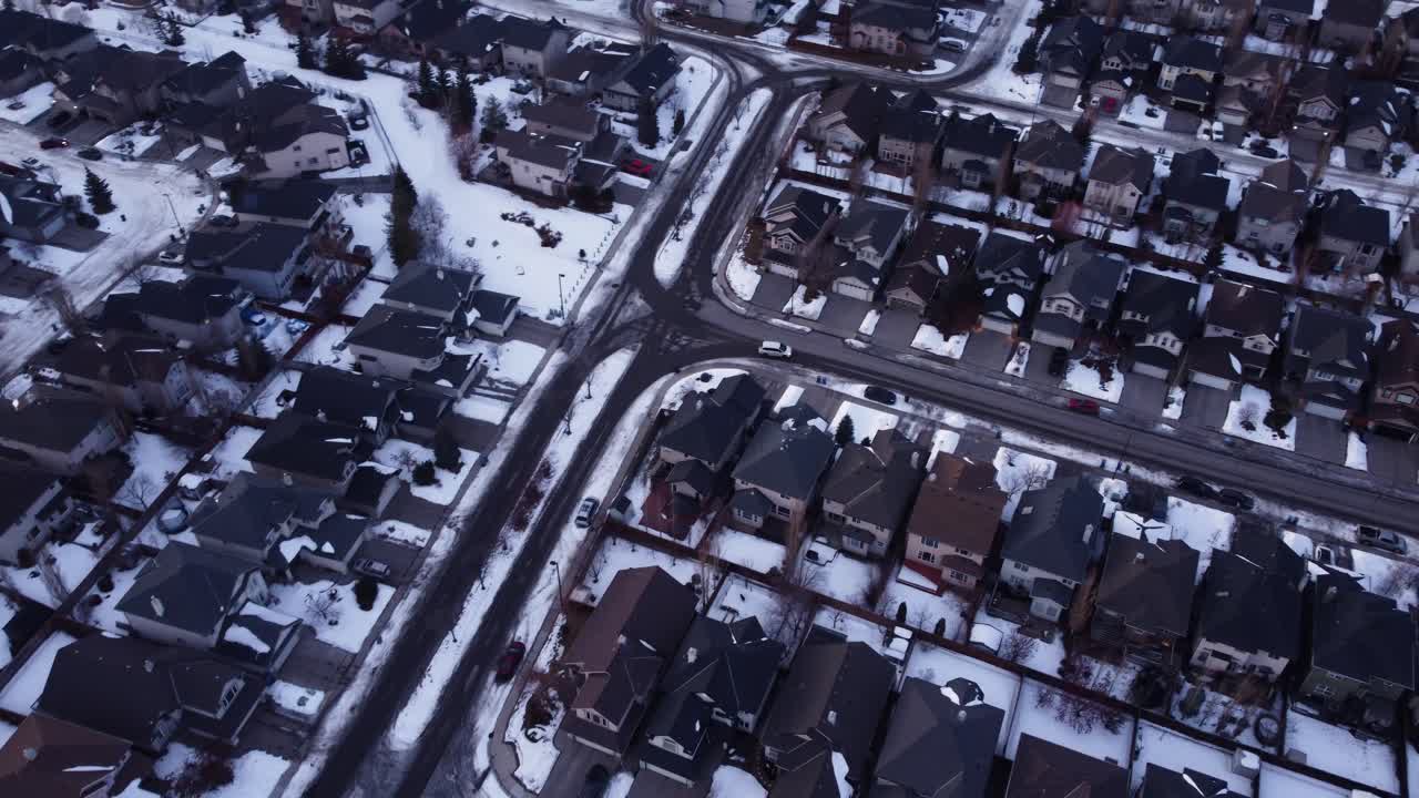 일몰 동안 캐나다의 겨울 원더랜드 항공 투어