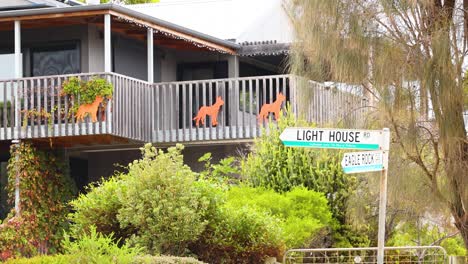 A static view of a lighthouse sign surrounded by lush greenery on the Great Ocean Road in Australia