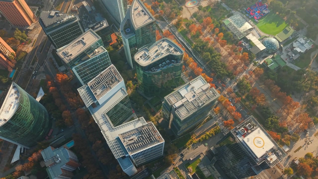 Vista Aérea Superior de Arranha-céus no Distrito Financeiro de Nueva Las Condes, Santiago, Chile