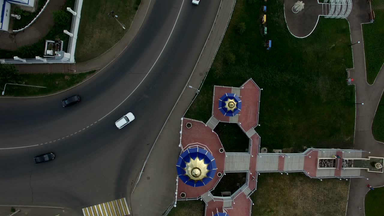 vista superior ciudad de chistopol con calles de la iglesia cruce de carreteras