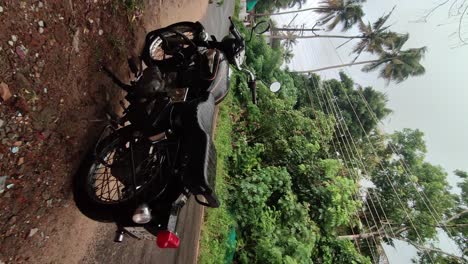 bala bajo la lluvia royal enfield tiro malhumorado