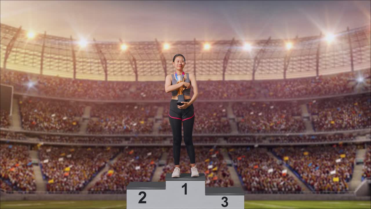 una mujer embarazada celebra la victoria en el podio.