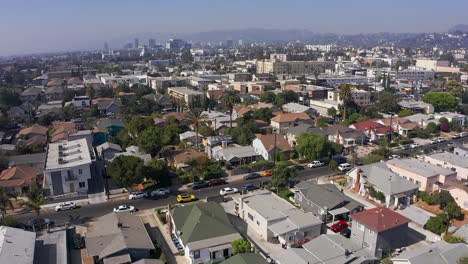 Toma-Aérea-Inversa-Del-Barrio-De-East-Hollywood