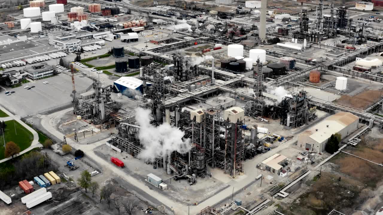 el establecimiento de un tiro de una refinería de petróleo, petróleo, gas.