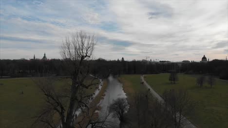 Wasserfälle-Im-Englischen-Garten-München-Mit-Einer-Drohne-Dji-Mavic-Air