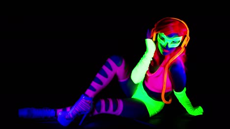 woman sit glow 4k 02