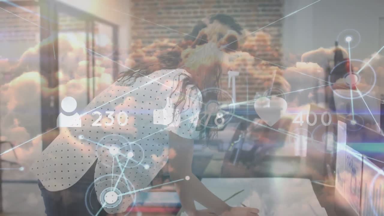 animación de una red de conexiones sobre una mujer de negocios caucásica