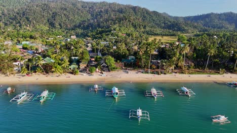 Von-Vorne-Aufgenommene-Drohnenaufnahmen-Vom-Strand-Von-Port-Barton-Auf-Der-Insel-Palwan-Auf-Den-Philippinen