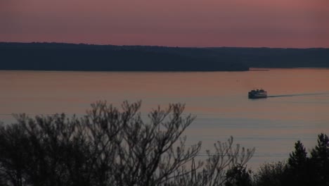 Eine-Fähre-überquert-Den-Puget-Sound