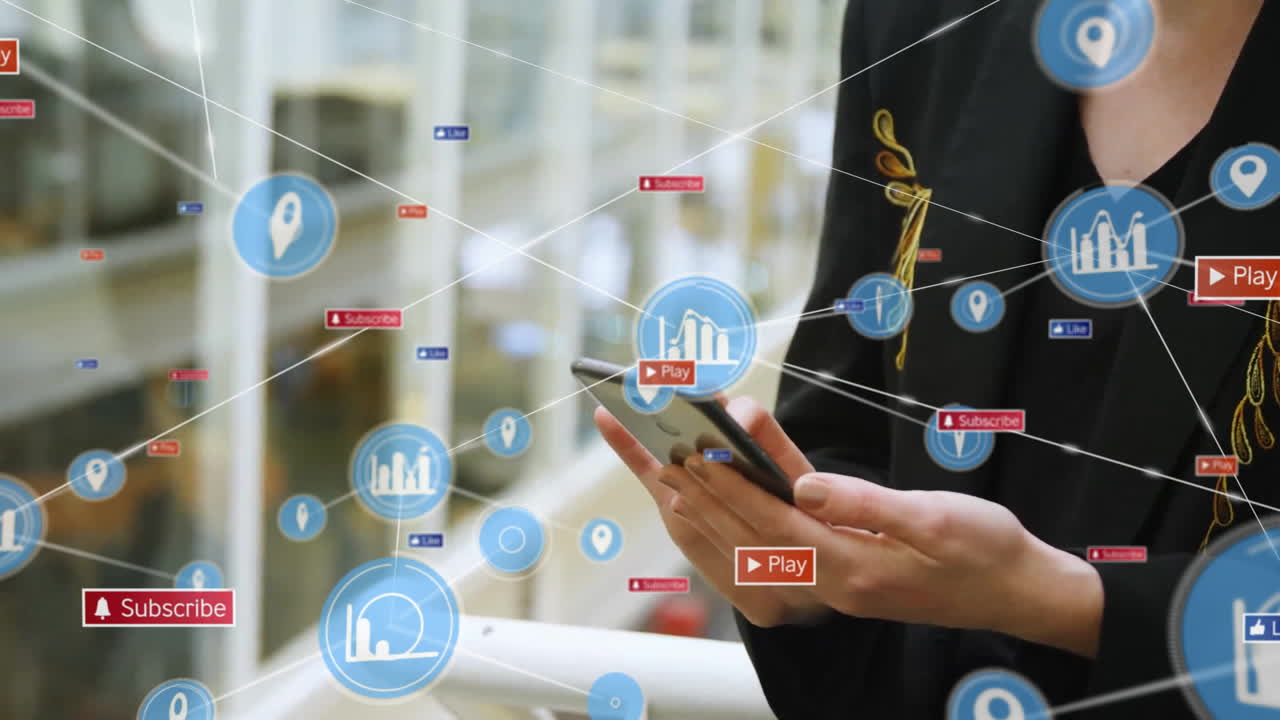 스마트폰을 사용하는 백인 사업가 여성에 대한 아이콘과의 연결 네트워크의 애니메이션