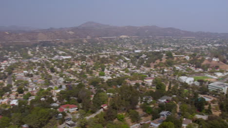 antena de eagle rock y campus universitario occidental en los angeles, california con una cacerola