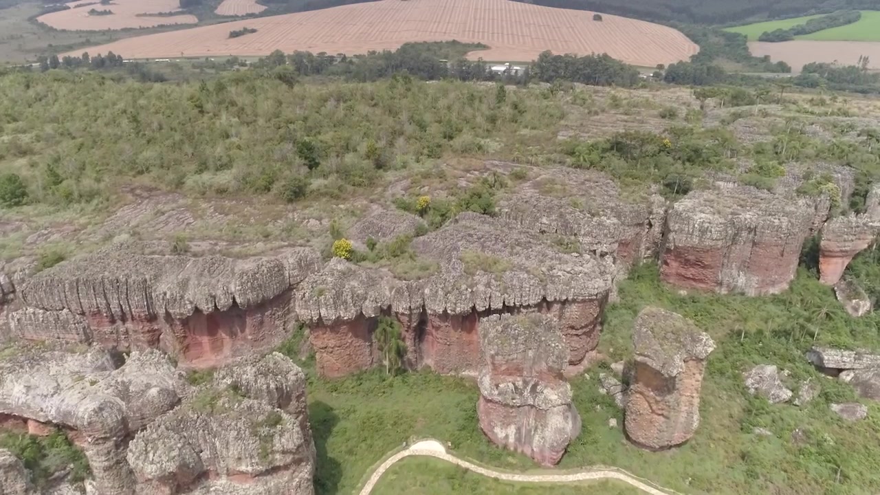 Krásná pískovcová krajina na brazilském venkově.