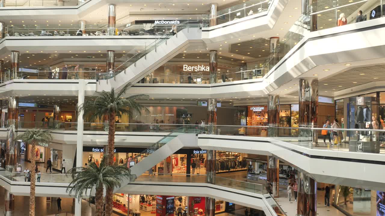 현대적인 쇼핑몰 인테리어