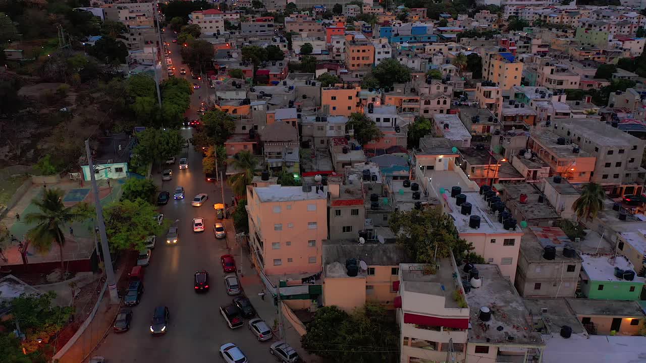 ensanche la paz, 도미니카 공화국의 라 로마나에서 다채로운 주택