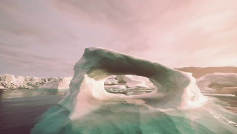 arco de iceberg en el ártico