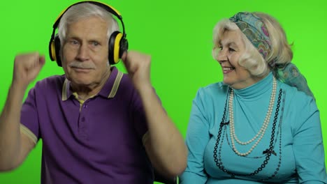 Mature-senior-old-couple-family-grandparents-enjoy-talking,-hugging.-Chroma-key